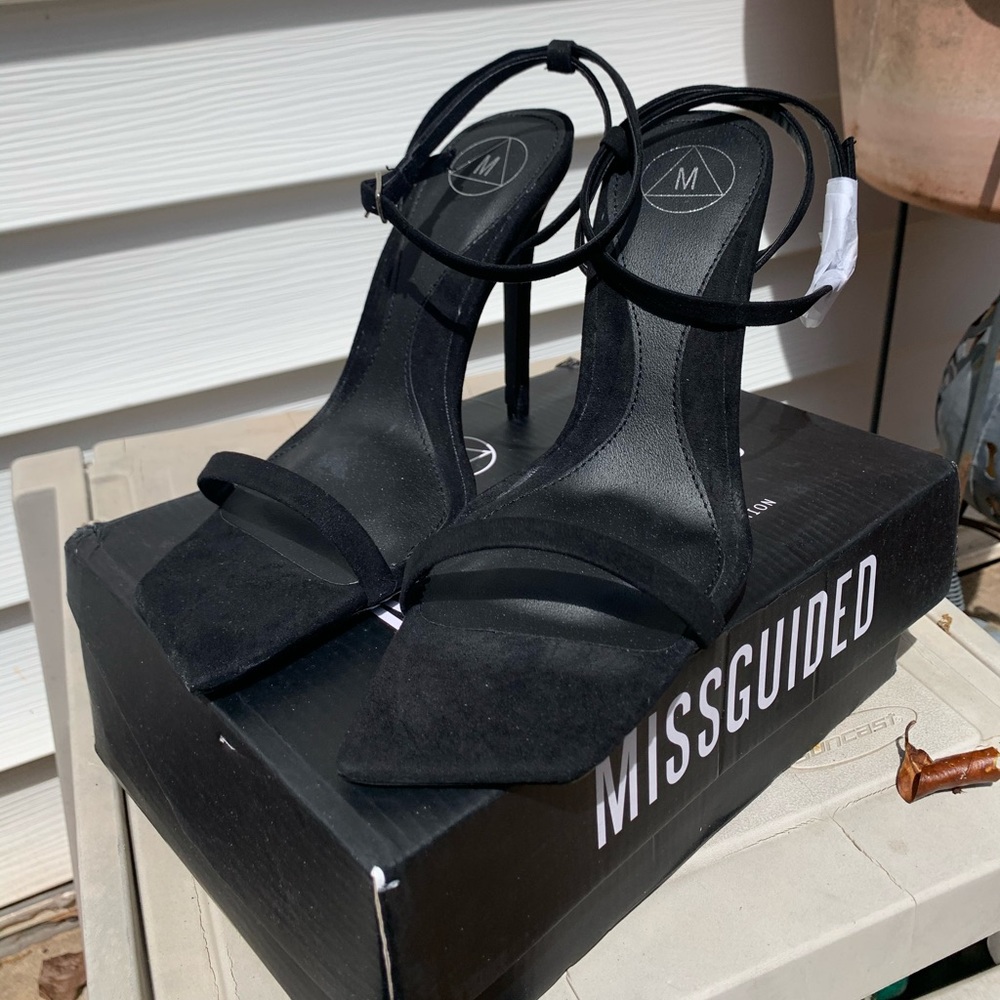 NWT 7.5 Missguided Barely There Black Heels